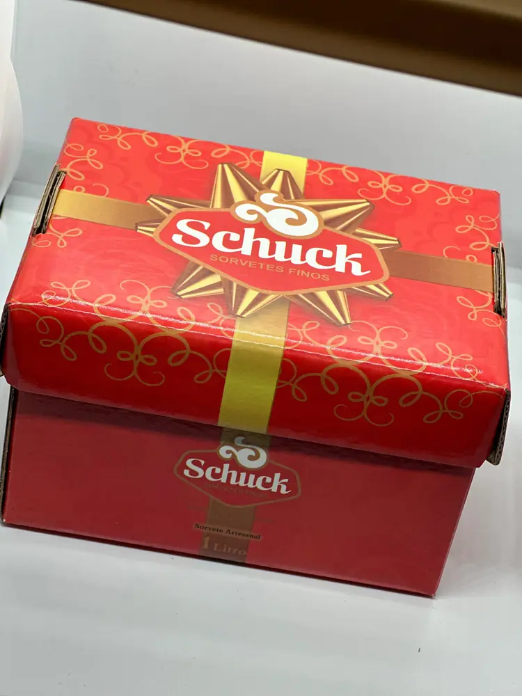 Caixa presente vermelha da Schuck para sorvete de 1 litro